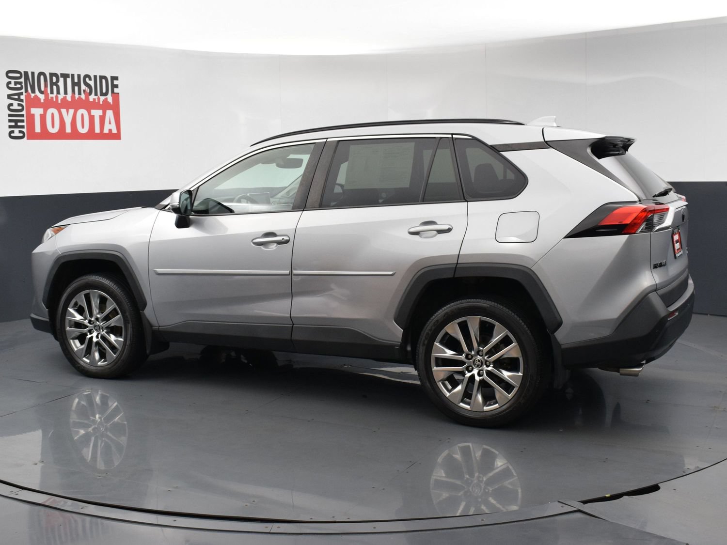 Used 2021 Toyota RAV4 XLE Premium AWD/4WD image 2