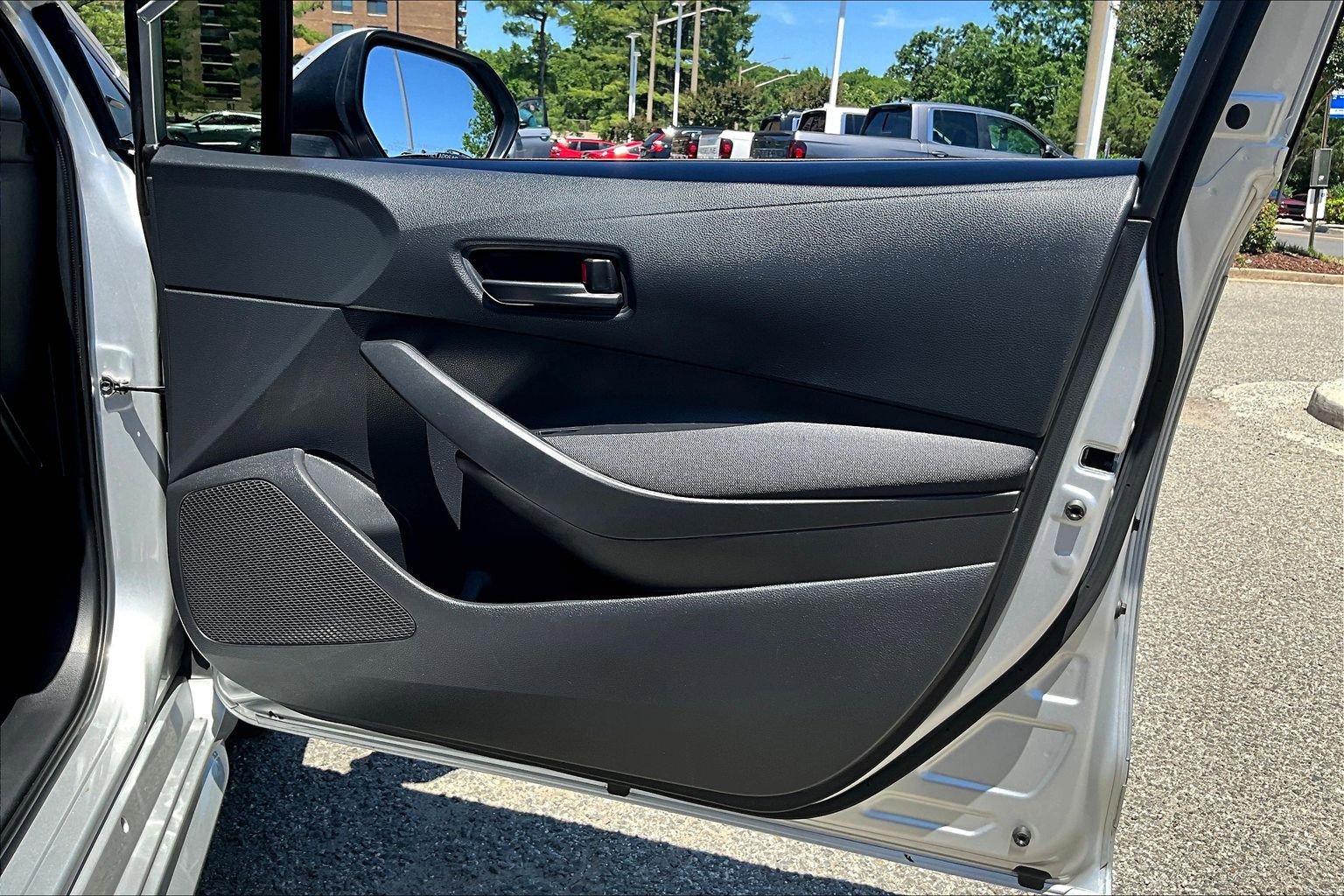 Used 2023 Toyota Corolla LE w/ Carpet Mat Package (TMS) FWD image 18