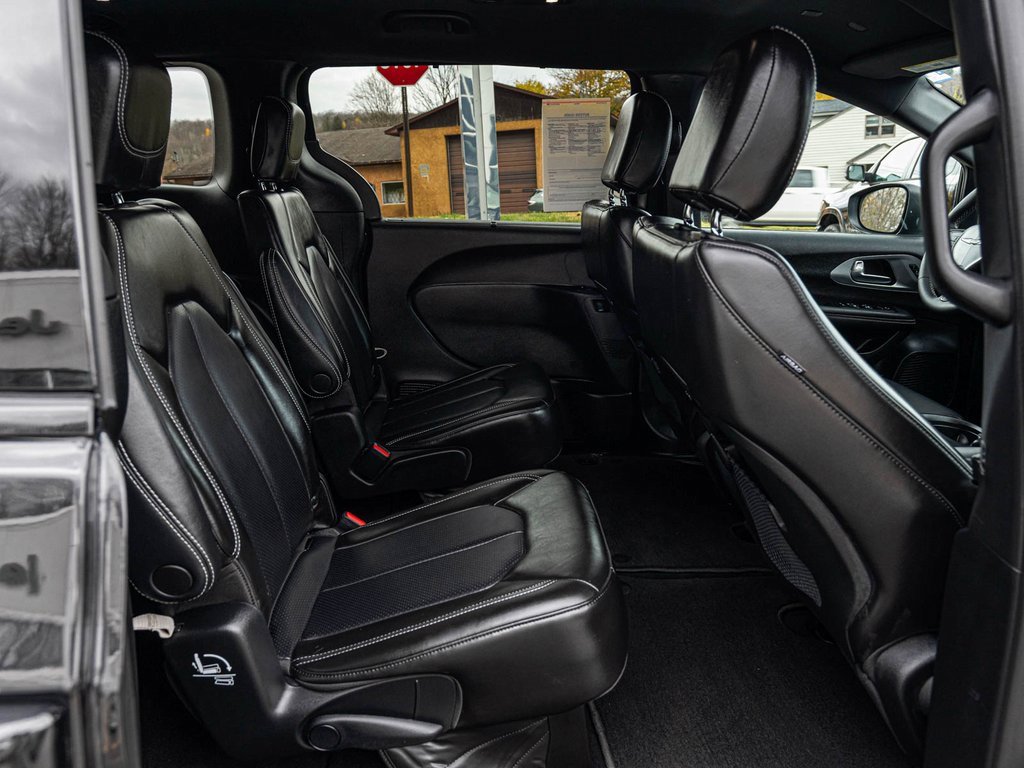 Used 2023 Chrysler Pacifica Touring-L w/ S Appearance Package image 29