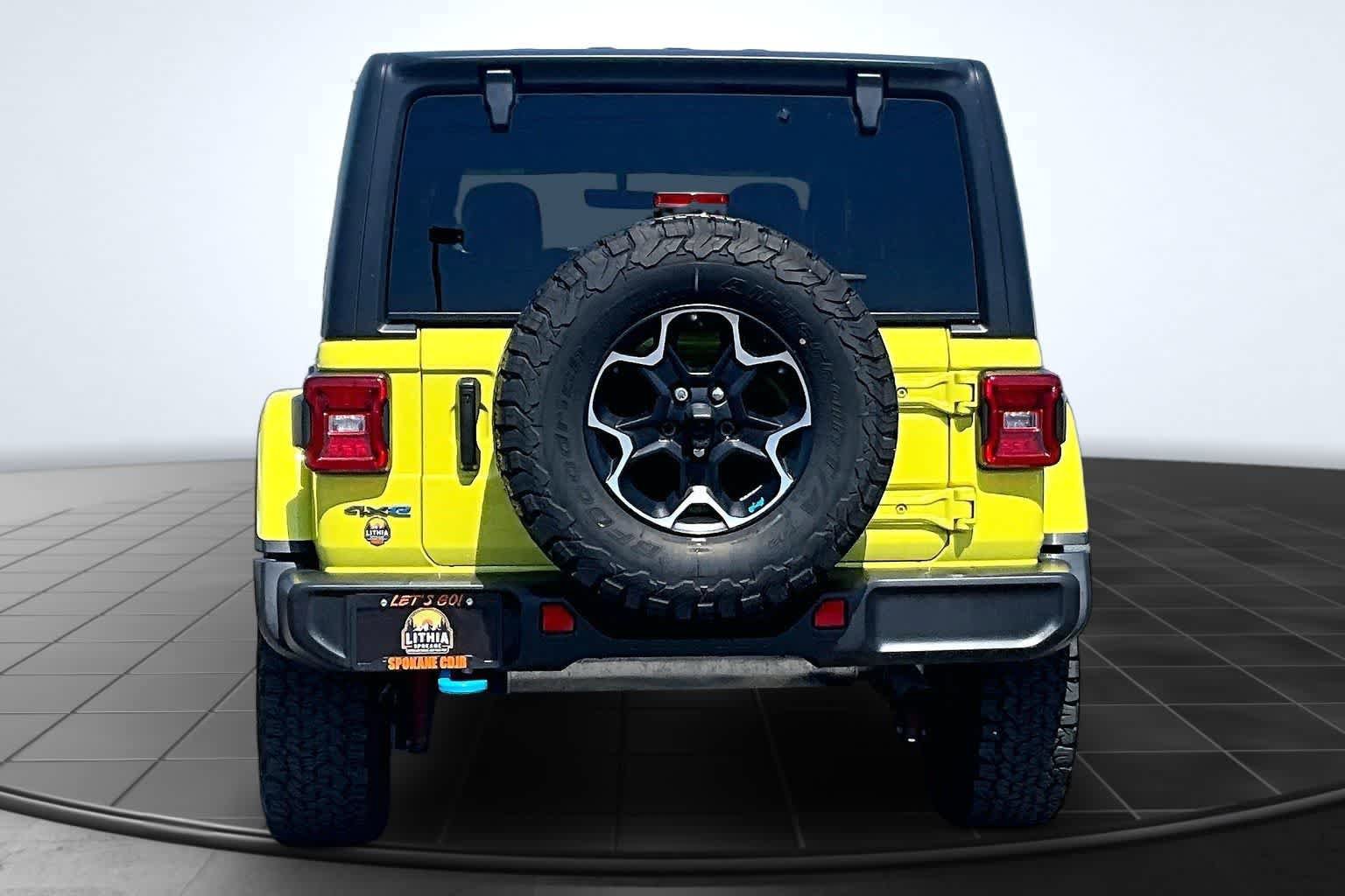 Used 2023 Jeep Wrangler Unlimited Rubicon 4xe w/ Cold Weather Group AWD/4WD image 5