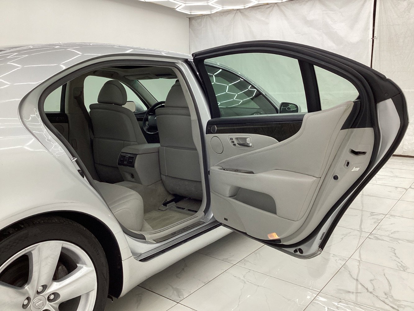 Used 2008 Lexus LS 460 L RWD image 23