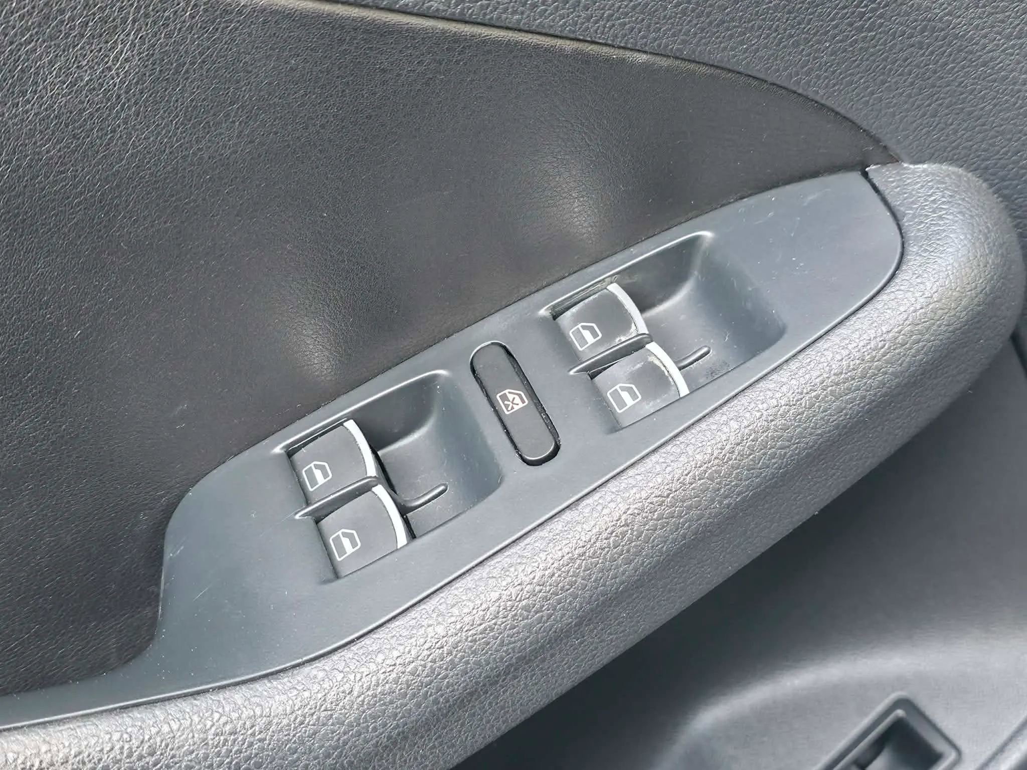 Used 2013 Volkswagen Jetta SEL FWD image 27