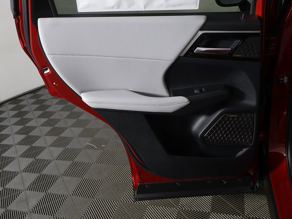 New 2025 Mitsubishi Outlander SE image 28