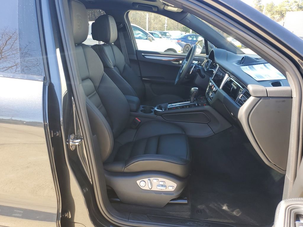 New 2026 Porsche Macan image 17