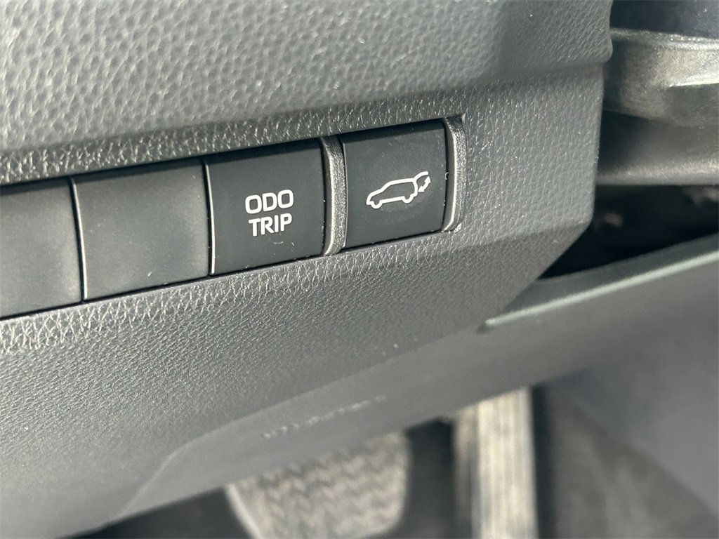 Used 2023 Toyota RAV4 Limited image 28