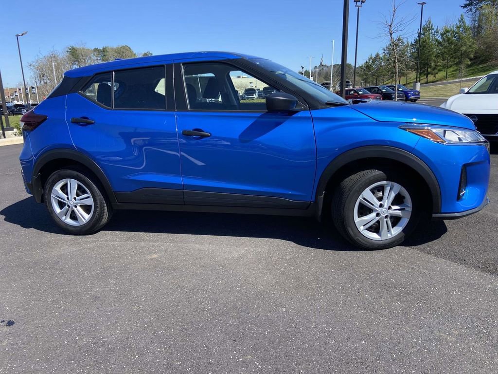 Used 2025 Nissan Kicks Play S image 2