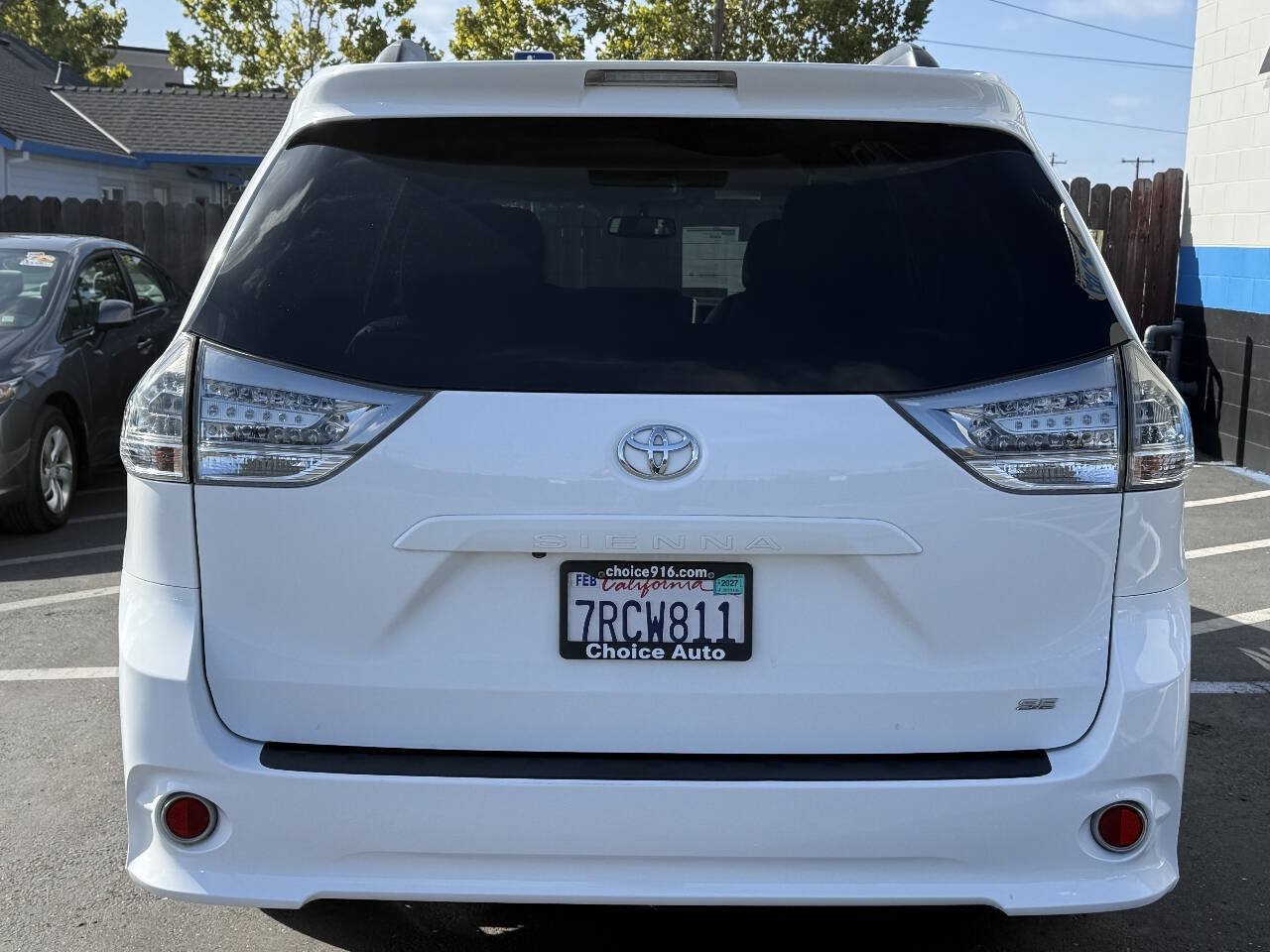 Used 2015 Toyota Sienna SE FWD image 7