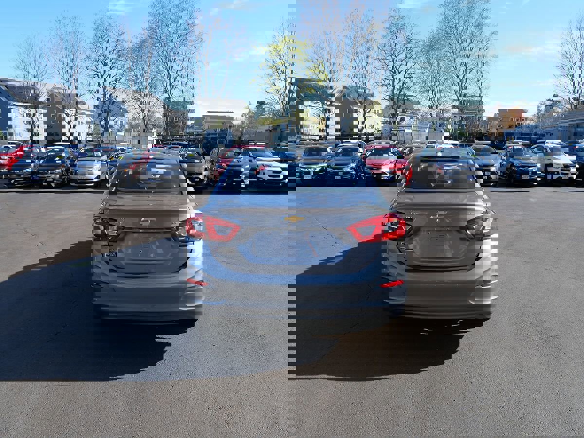 Used 2018 Chevrolet Cruze LT w/ Convenience Package FWD image 4