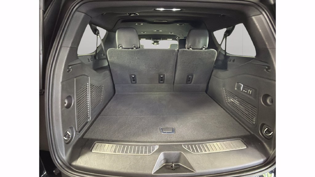 Used 2026 Chevrolet Suburban Premier AWD/4WD image 26