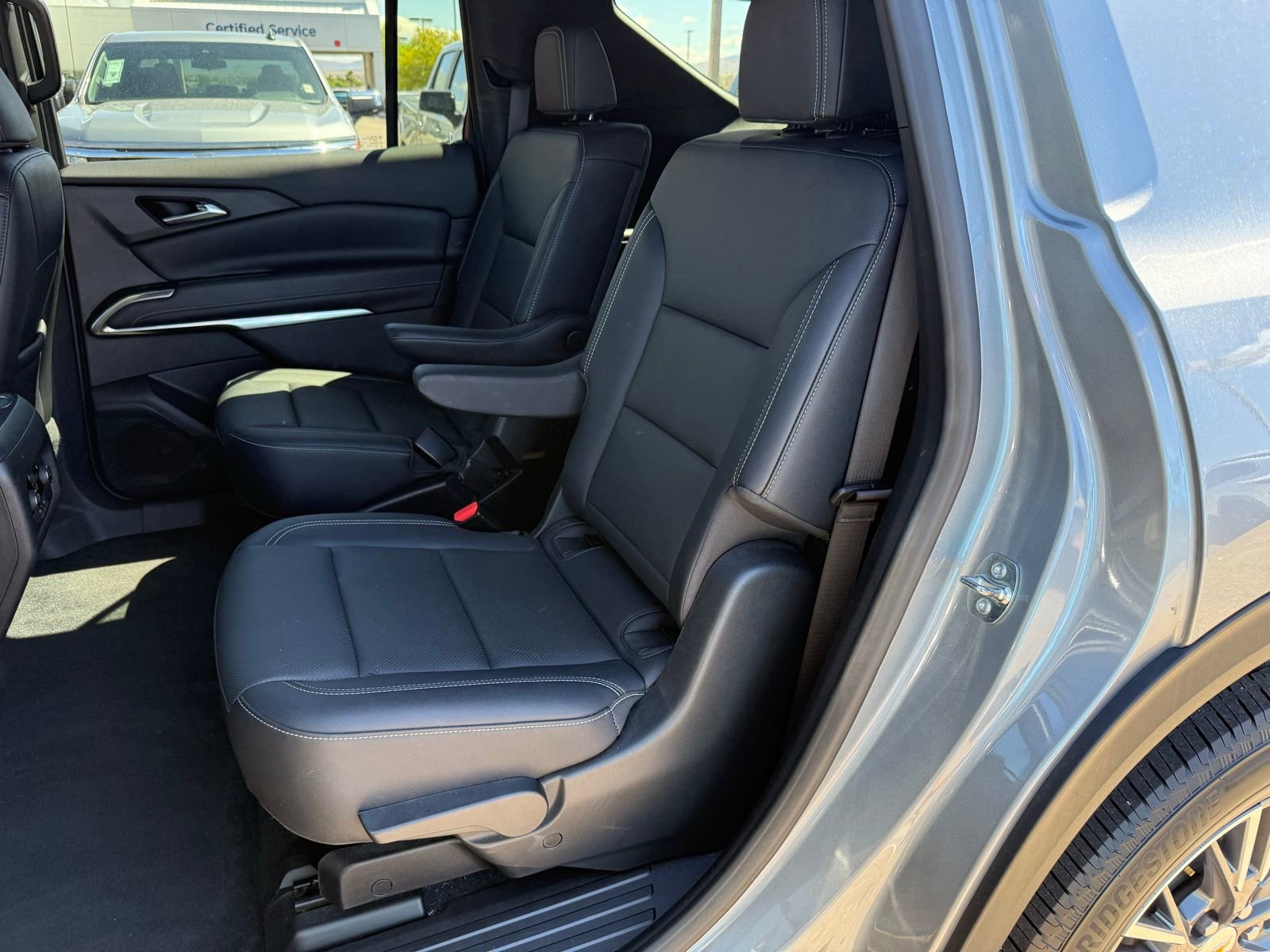 Used 2025 Chevrolet Traverse LT image 31