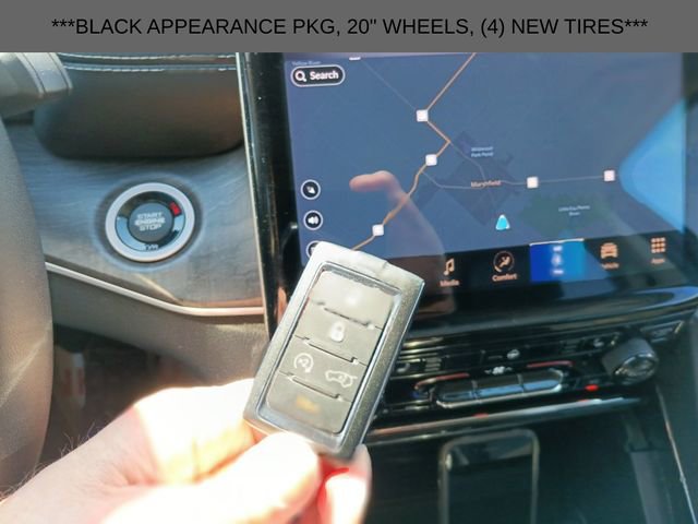Used 2023 Jeep Grand Cherokee Limited w/ Black Appearance Package AWD/4WD image 6