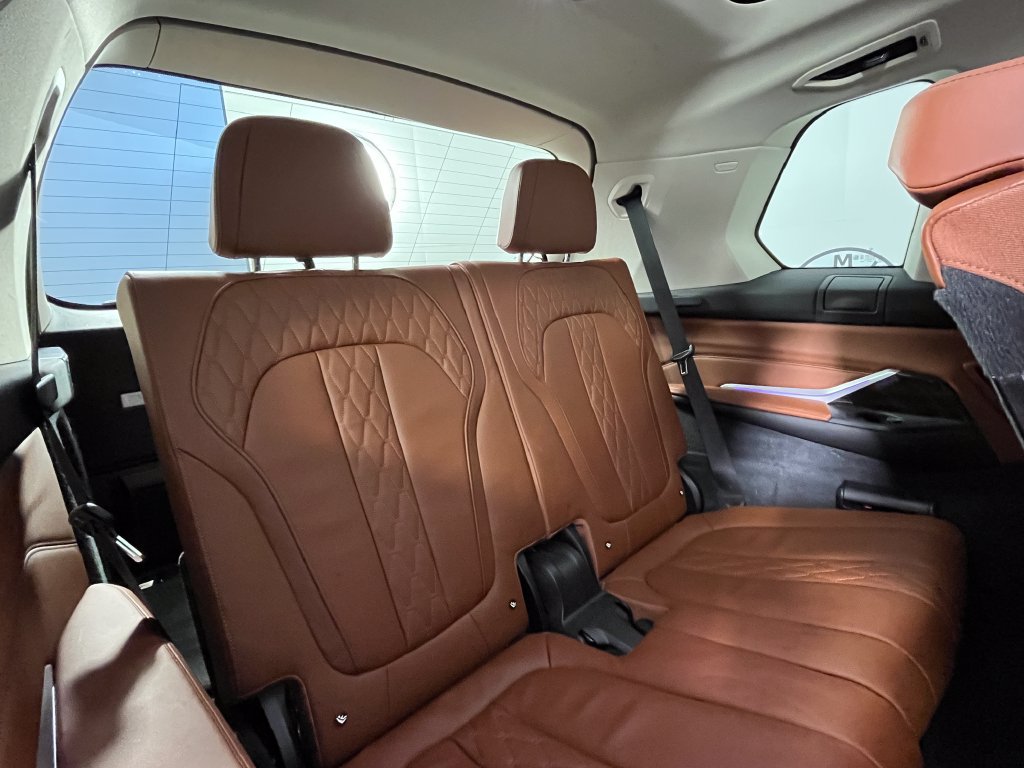 Used 2021 BMW X7 xDrive40i w/ Luxury Seating Package AWD/4WD image 24