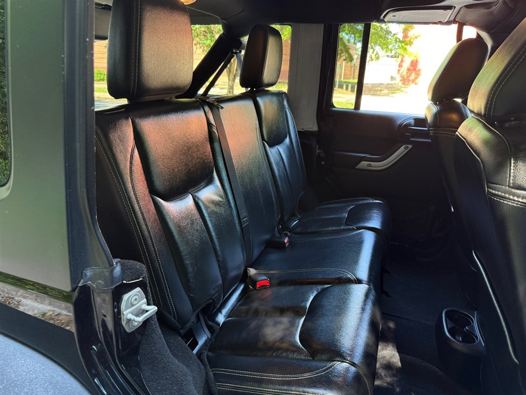 Used 2015 Jeep Wrangler Unlimited Rubicon w/ Dual Top Group AWD/4WD image 59