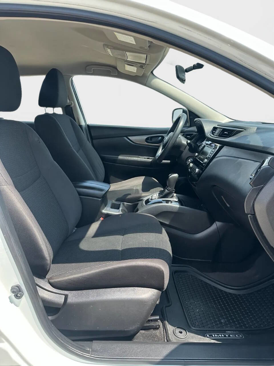 Used 2019 Nissan Rogue Sport S image 11