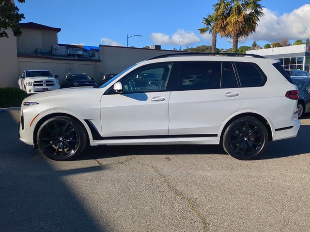 Used 2024 BMW X7 xDrive40i w/ M Sport Package image 9