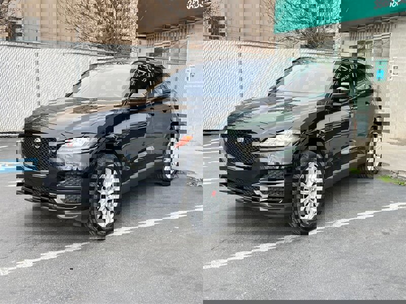 Used 2017 Jaguar F-PACE Prestige AWD/4WD image 3