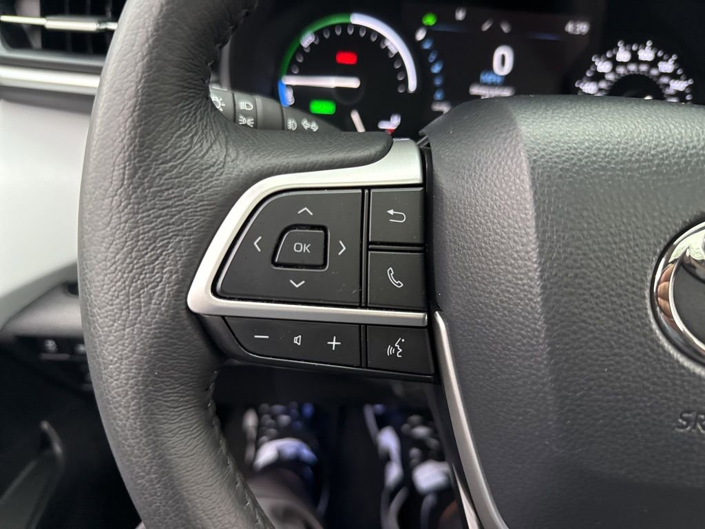 Used 2025 Toyota Sienna XLE image 44