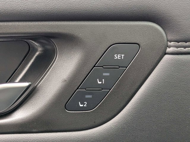 New 2025 Nissan Pathfinder Platinum w/ Black Appearance Package image 26