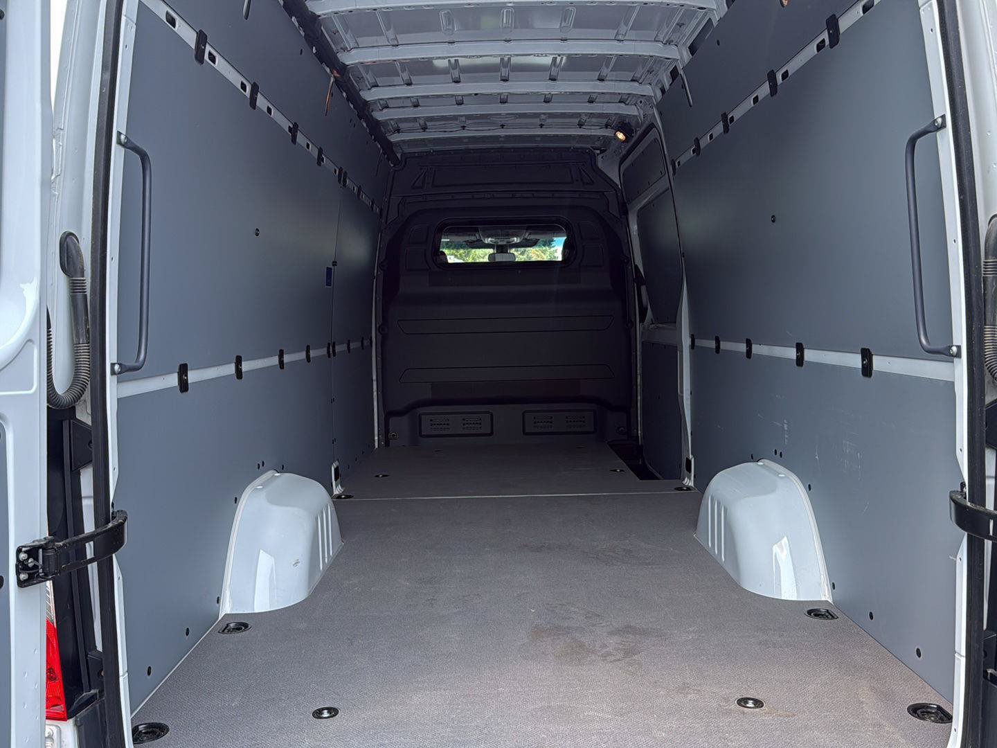 Used 2024 Mercedes-Benz eSprinter 170 Cargo image 17