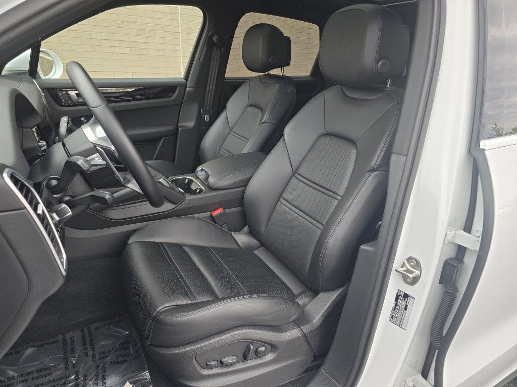 Certified 2023 Porsche Cayenne image 6
