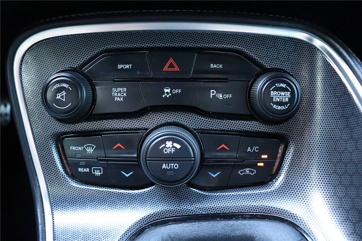 Used 2016 Dodge Challenger R/T Scat Pack w/ Leather Interior Group RWD image 28
