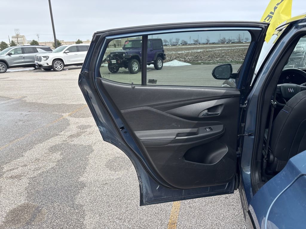 Used 2025 Buick Envista Sport Touring w/ Convenience II Package image 22