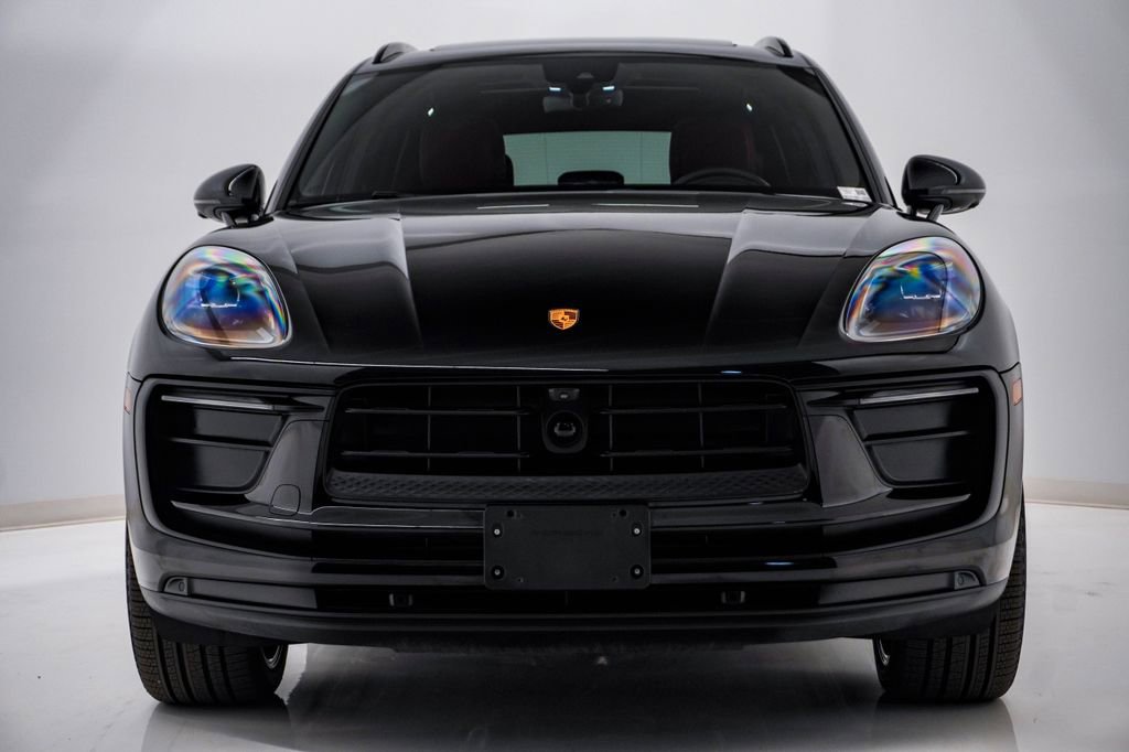 Certified 2025 Porsche Macan image 6
