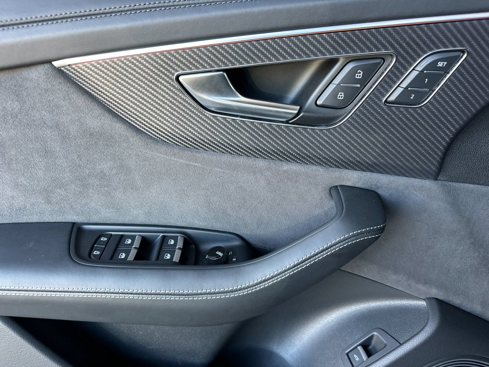 Used 2024 Audi SQ8 Prestige AWD/4WD image 11