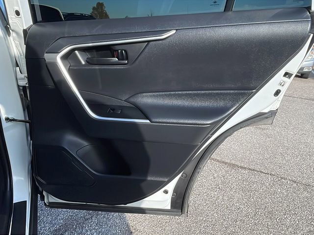 Used 2020 Toyota RAV4 LE image 15