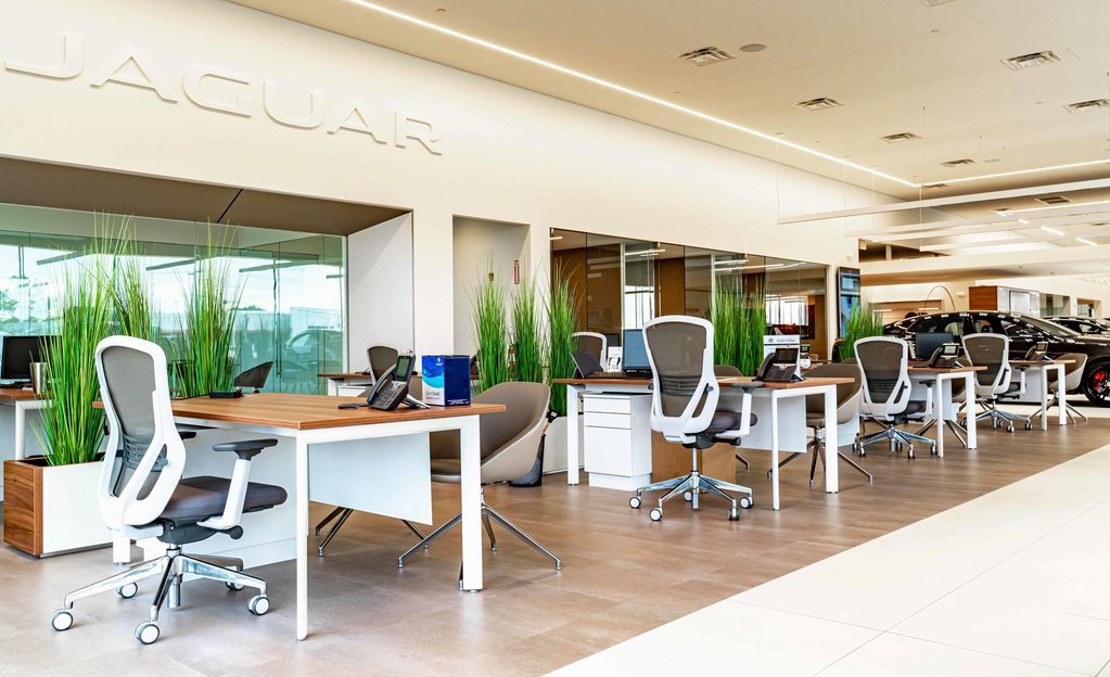 Used 2025 Jaguar F-PACE R-Dynamic S image 27