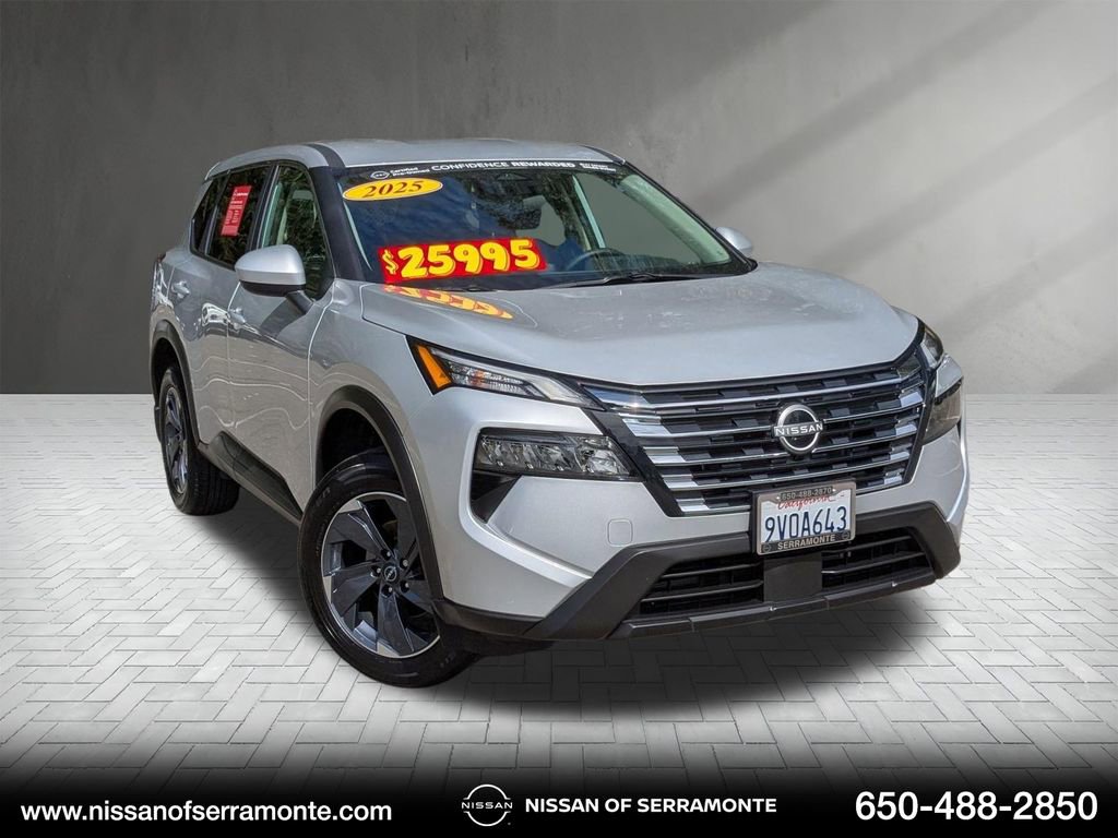 Used 2025 Nissan Rogue SV image 1