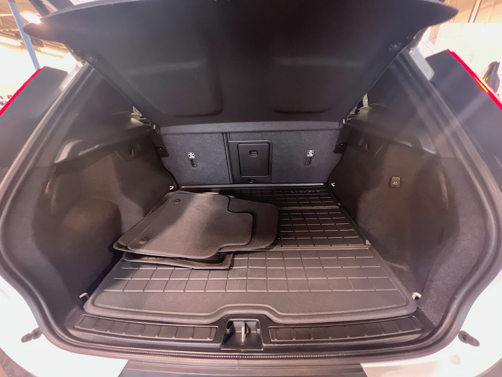 Certified 2023 Volvo XC40 B5 Plus w/ Climate Package AWD/4WD image 26