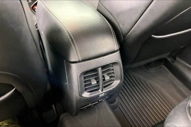 Used 2019 Jeep Cherokee Overland w/ Technology Group AWD/4WD image 9