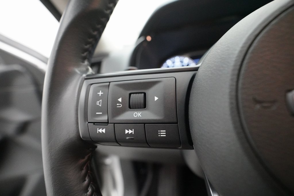 Certified 2024 Nissan Pathfinder SV image 16