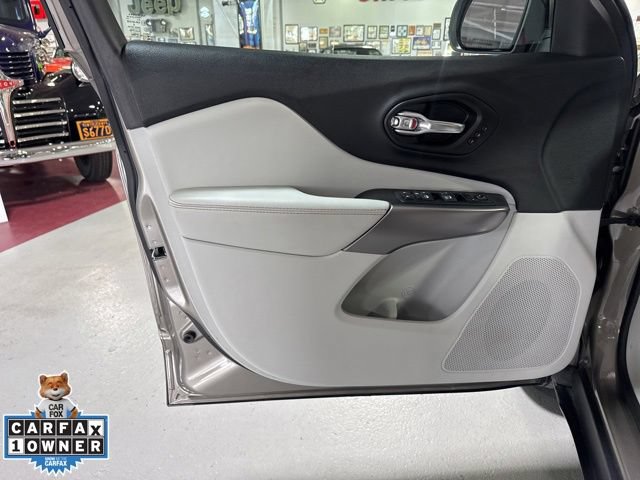 Used 2020 Jeep Cherokee Limited AWD/4WD image 15