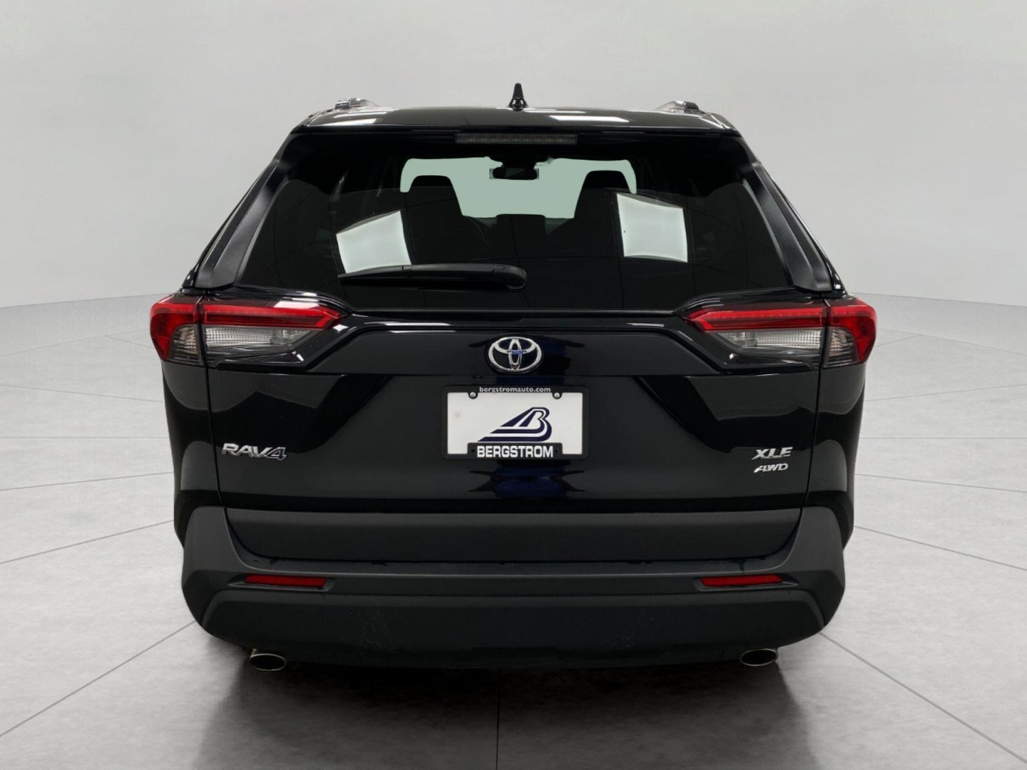 Used 2025 Toyota RAV4 XLE AWD/4WD image 5