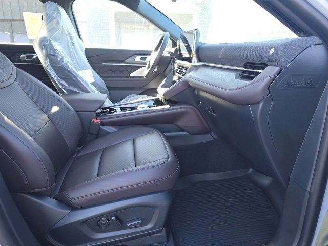 New 2025 Ford Explorer Platinum image 32
