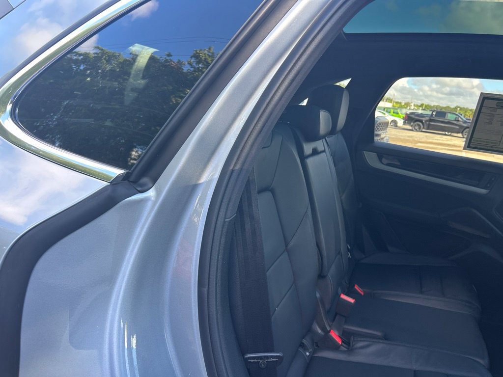 Used 2025 Porsche Cayenne AWD/4WD image 27