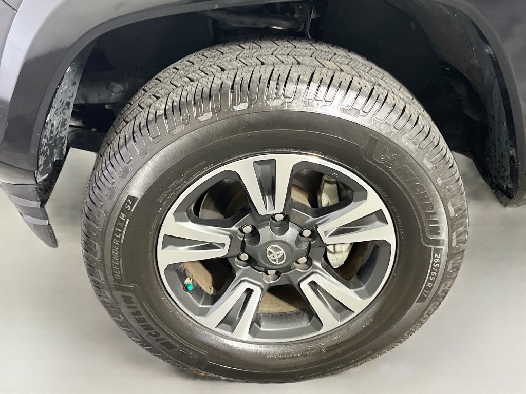 Used 2019 Toyota Tacoma TRD Sport RWD image 11