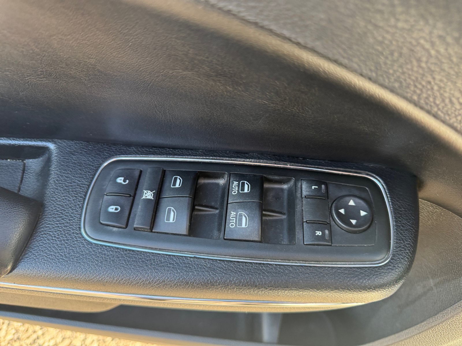 Used 2013 Dodge Charger SXT w/ Blacktop Pkg RWD image 12