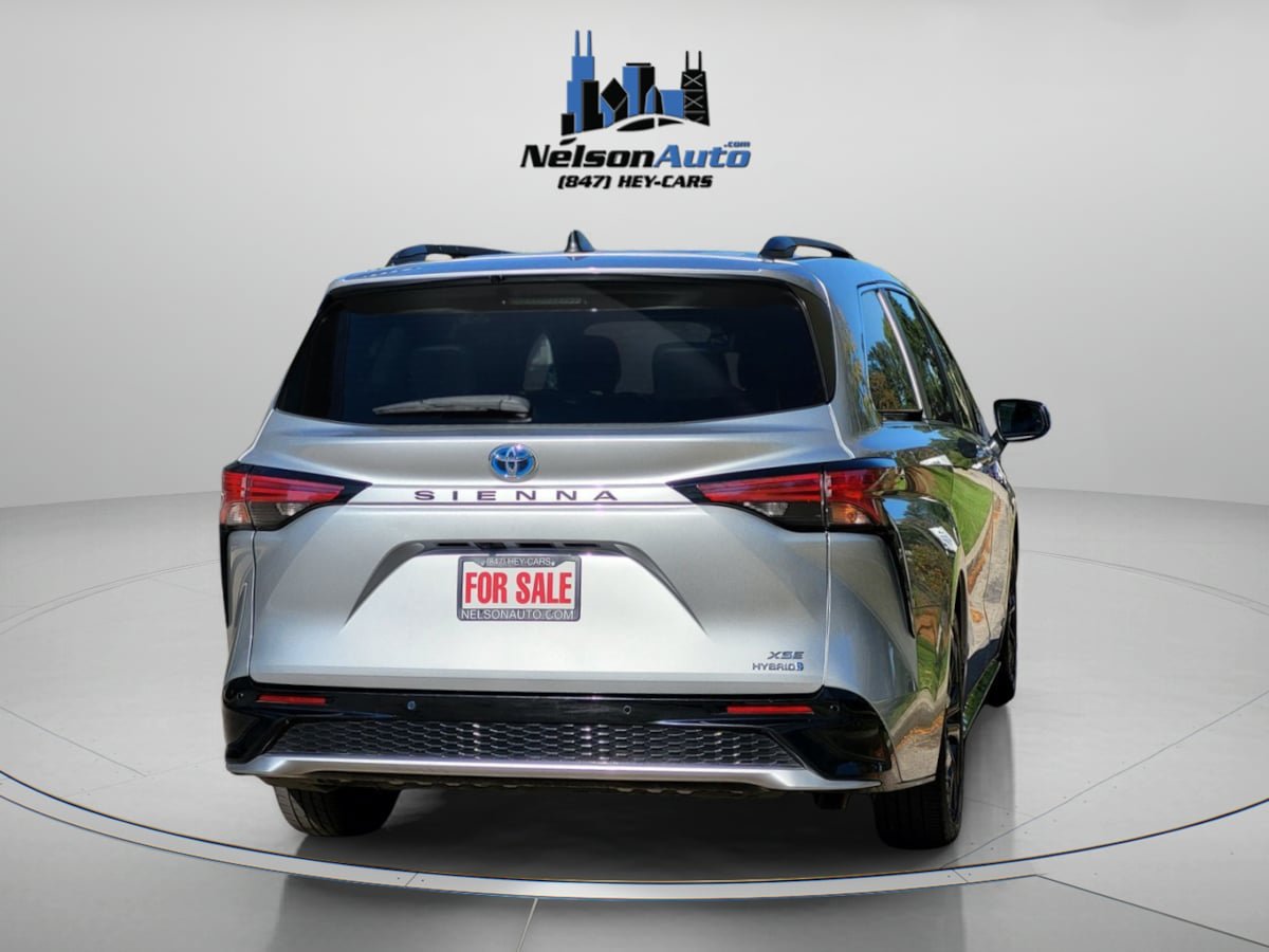 Used 2021 Toyota Sienna XSE w/ XSE Plus Package FWD image 5
