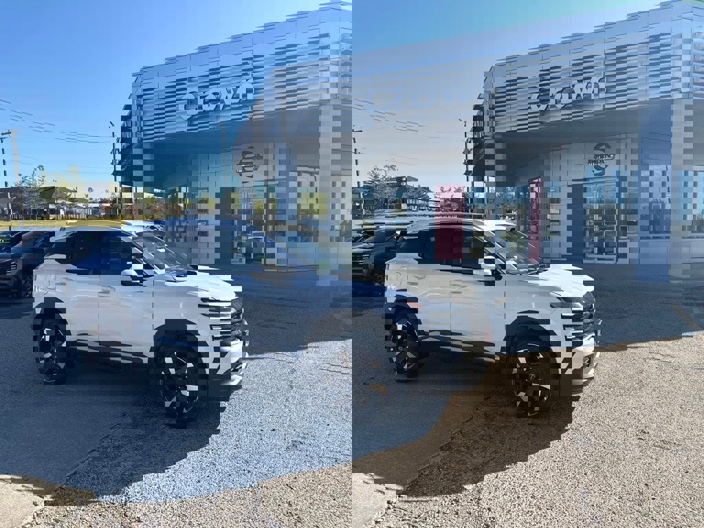 New 2025 Nissan Kicks SR