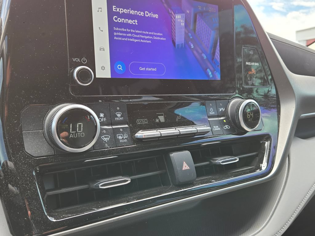 Used 2024 Toyota Highlander LE FWD image 23