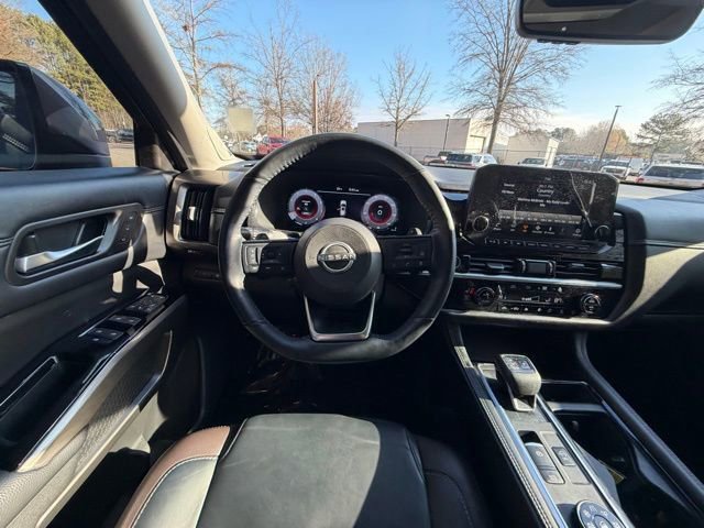 Used 2024 Nissan Pathfinder Platinum image 8