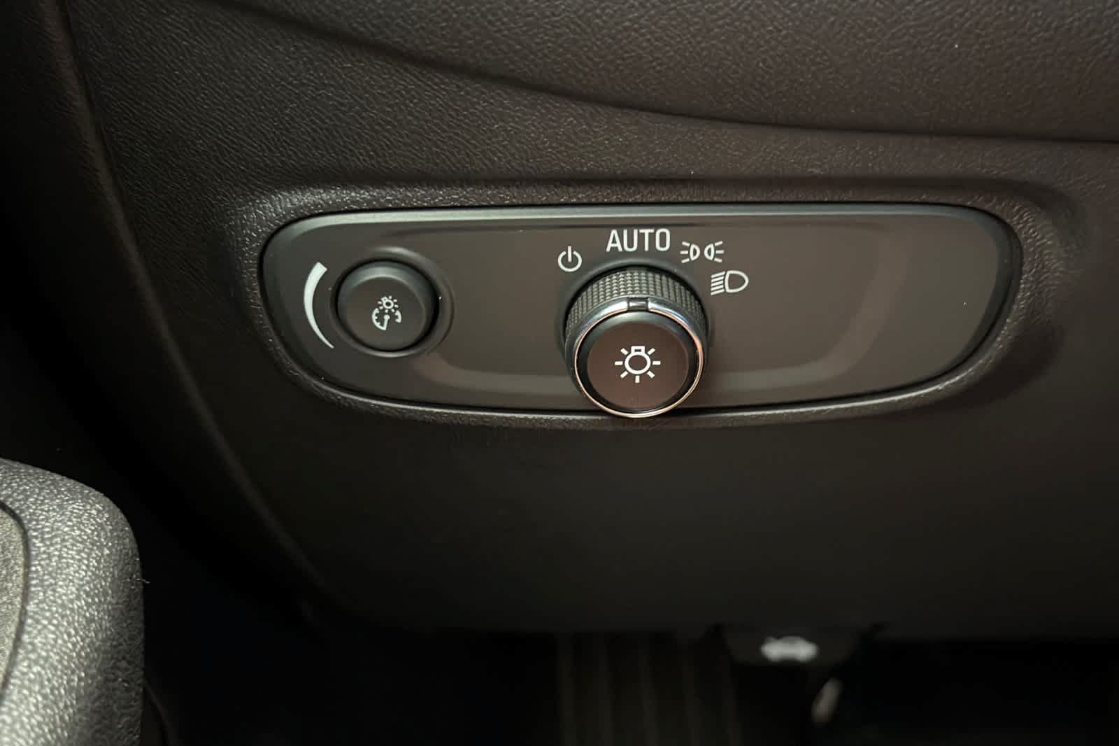 Used 2022 Chevrolet Equinox RS w/ Infotainment Package FWD image 29
