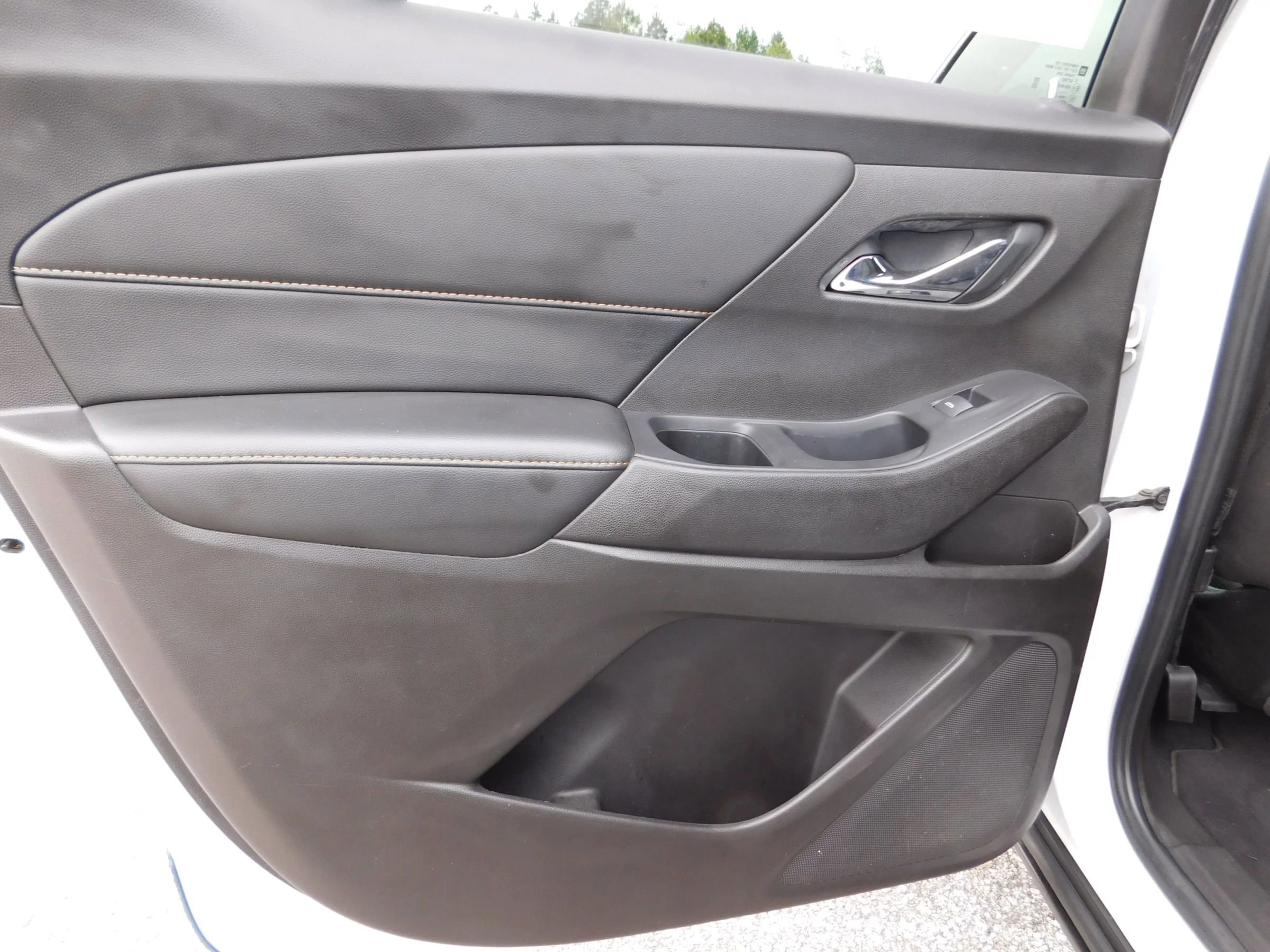Used 2021 Chevrolet Traverse LT FWD image 10