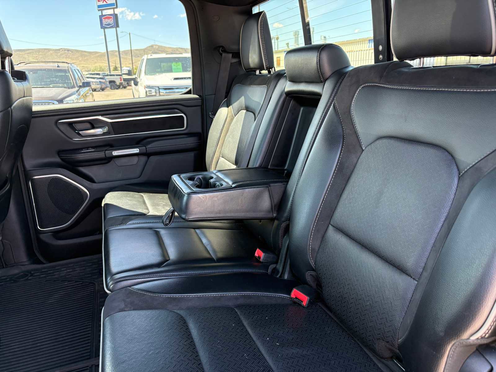 Used 2023 RAM 1500 Laramie AWD/4WD image 31