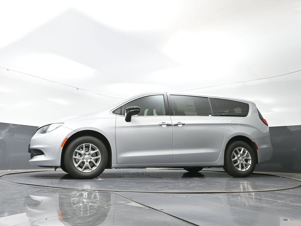New 2026 Chrysler Voyager LX image 41