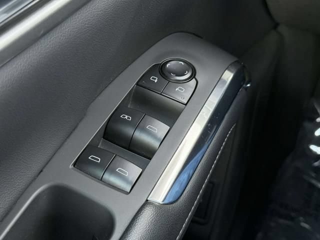 Used 2025 Chevrolet Traverse LT AWD/4WD image 19