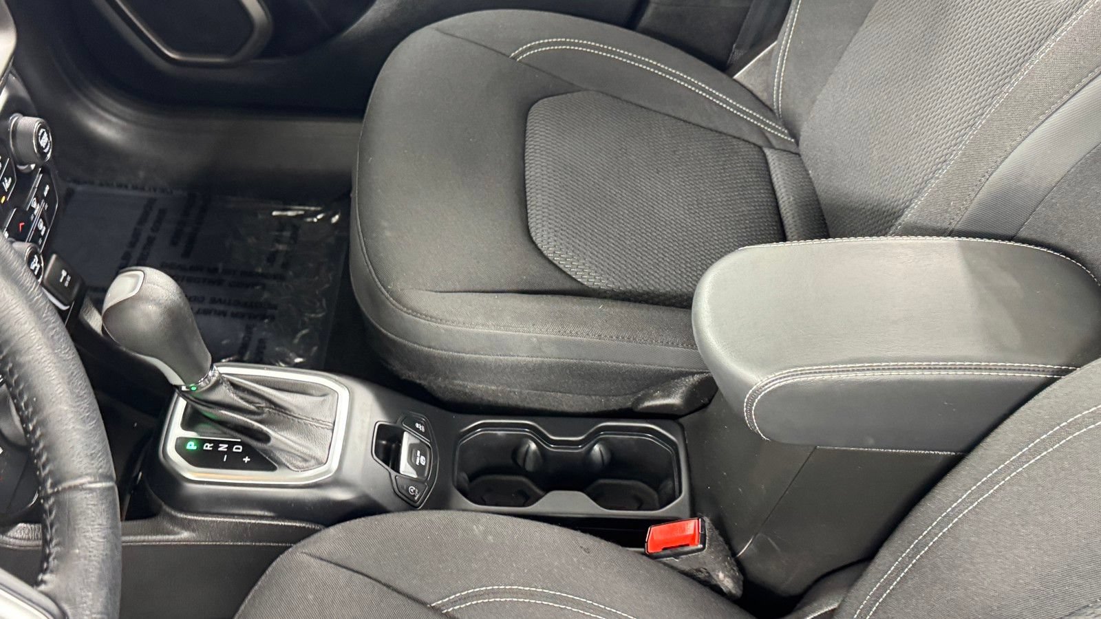 Used 2023 Jeep Renegade Latitude w/ Premium Group AWD/4WD image 33